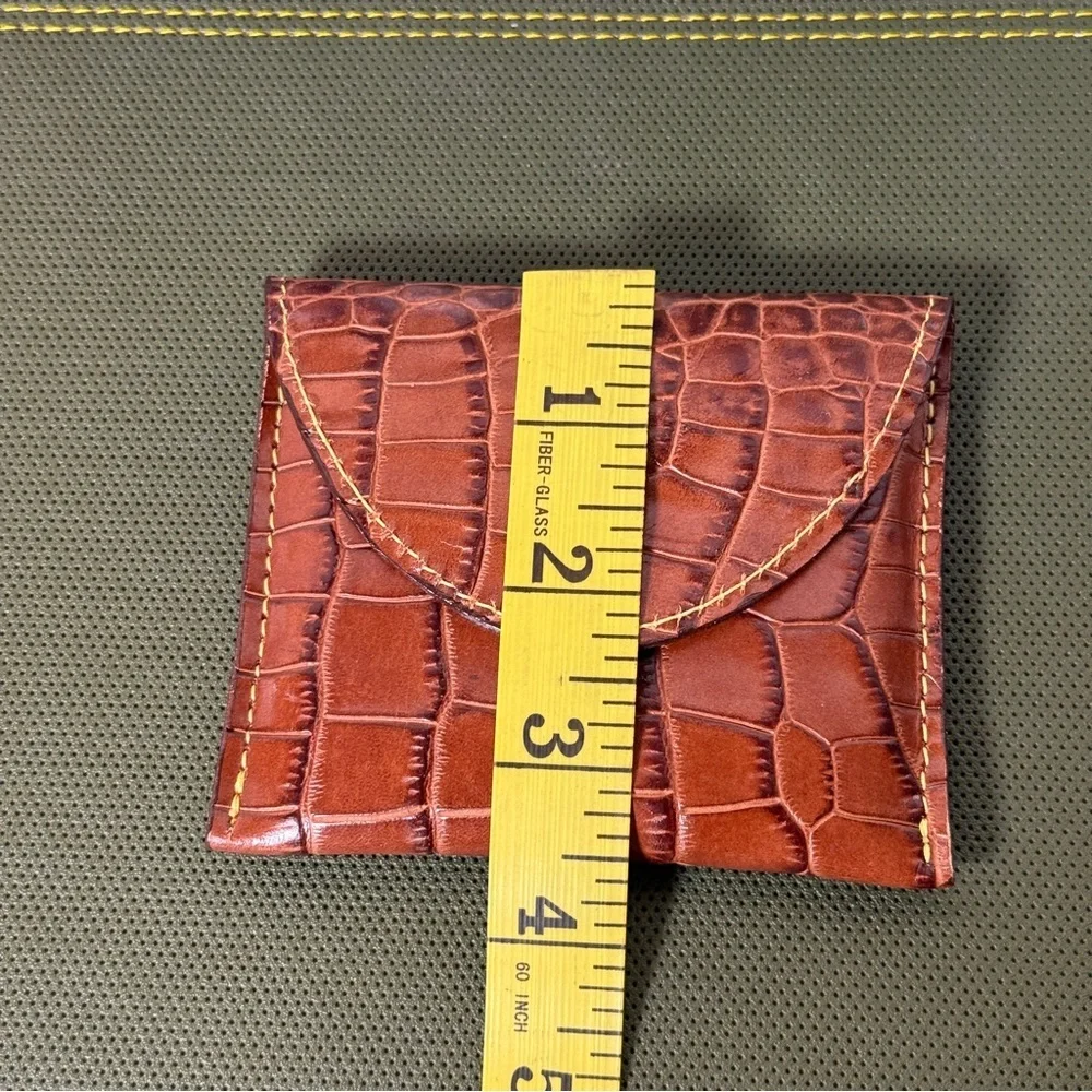 Elegant Brown Leather Crocodile-Embossed Wallet - Picture 6 of 7
